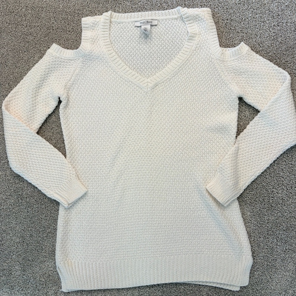 White House Black Market Cream Cold-Shoulder V-Neck Sweater
